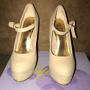 High heels with gold chains